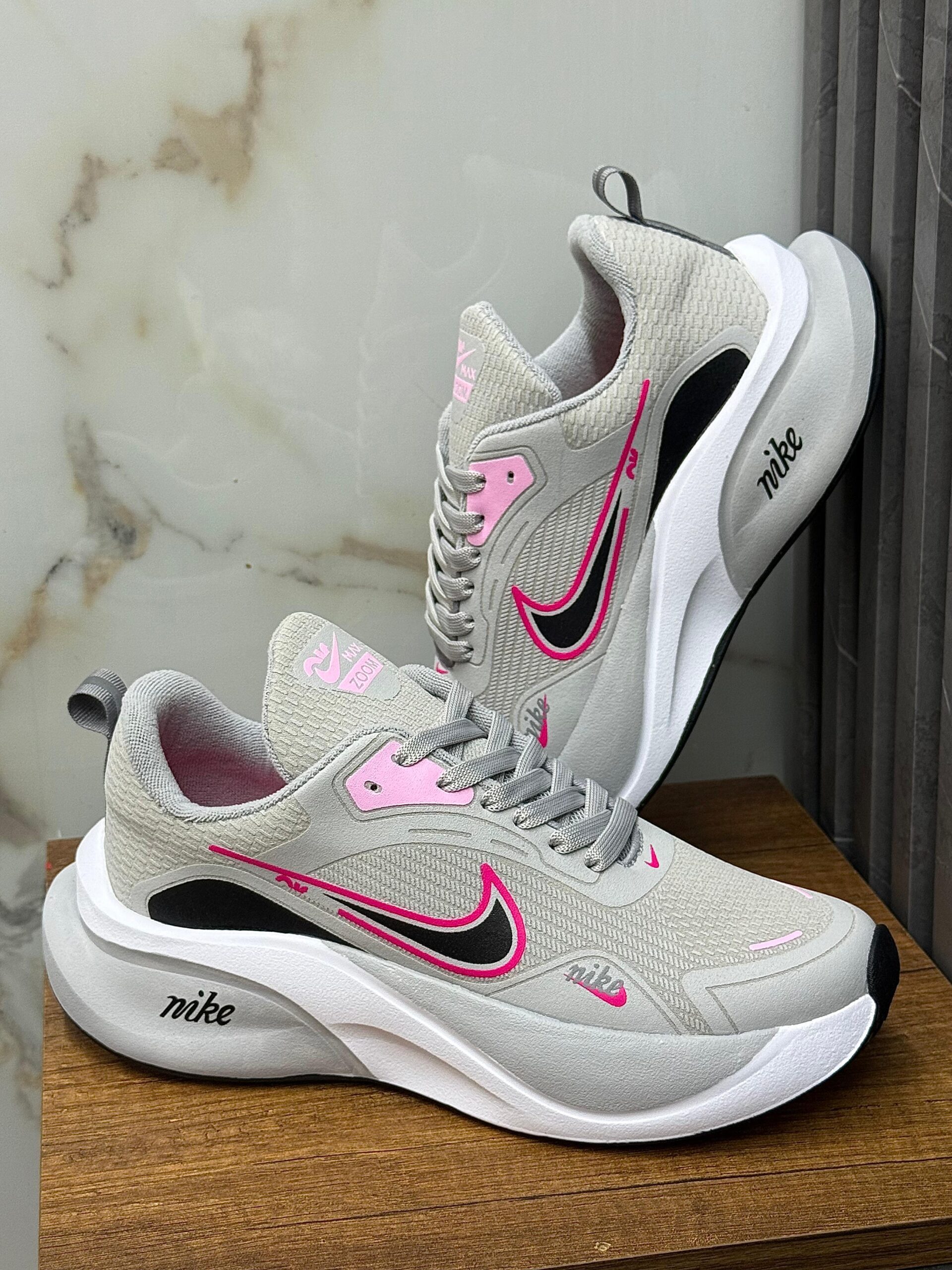 Nike Air Mesh Grey & Neon Pink – Confort Activo - Mujer - Imagen 2