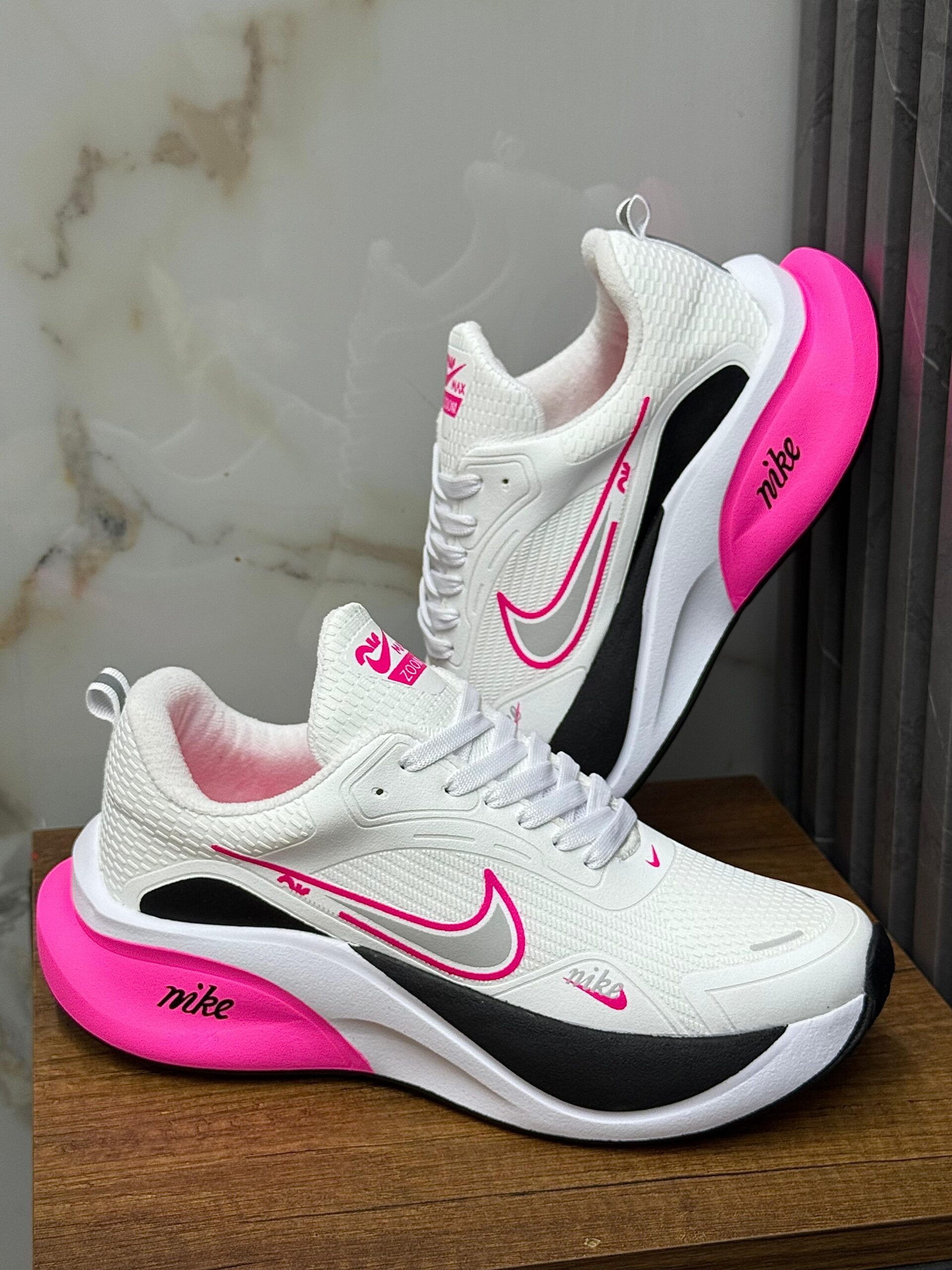 Nike Air Mesh Grey & Neon Pink – Confort Activo - Mujer - Imagen 4